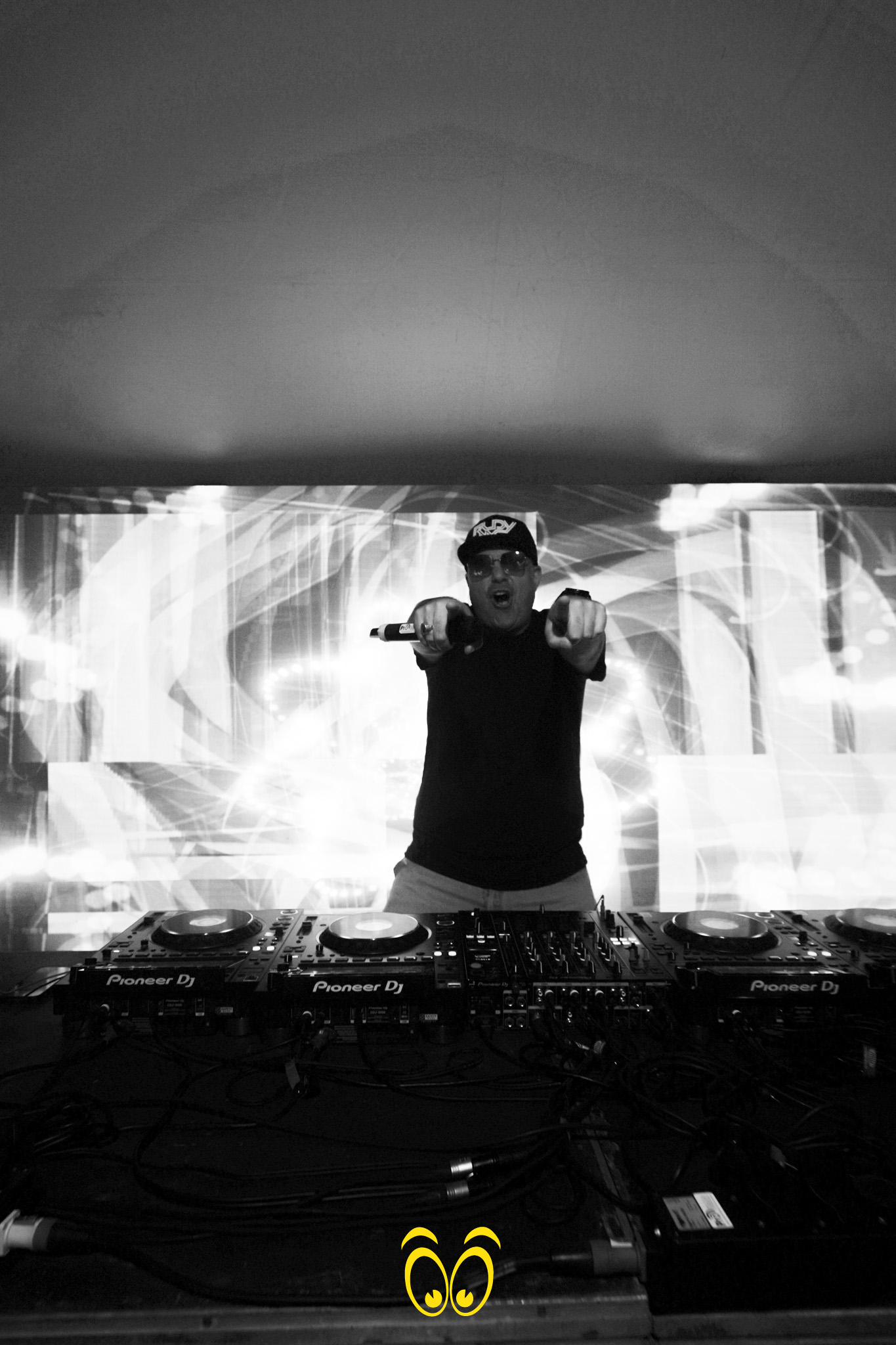 V-PARTY Galerie
