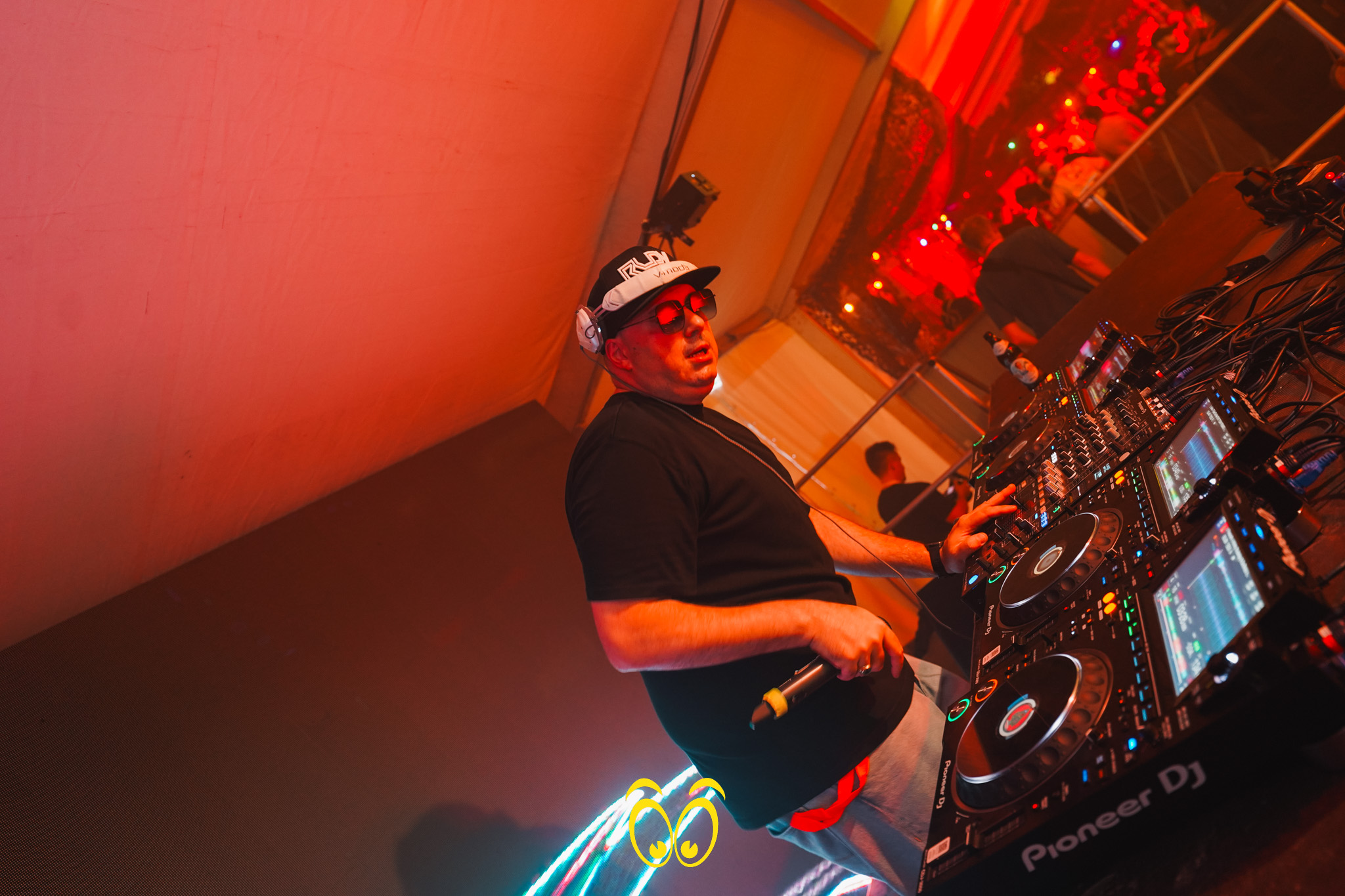 V-PARTY Galerie