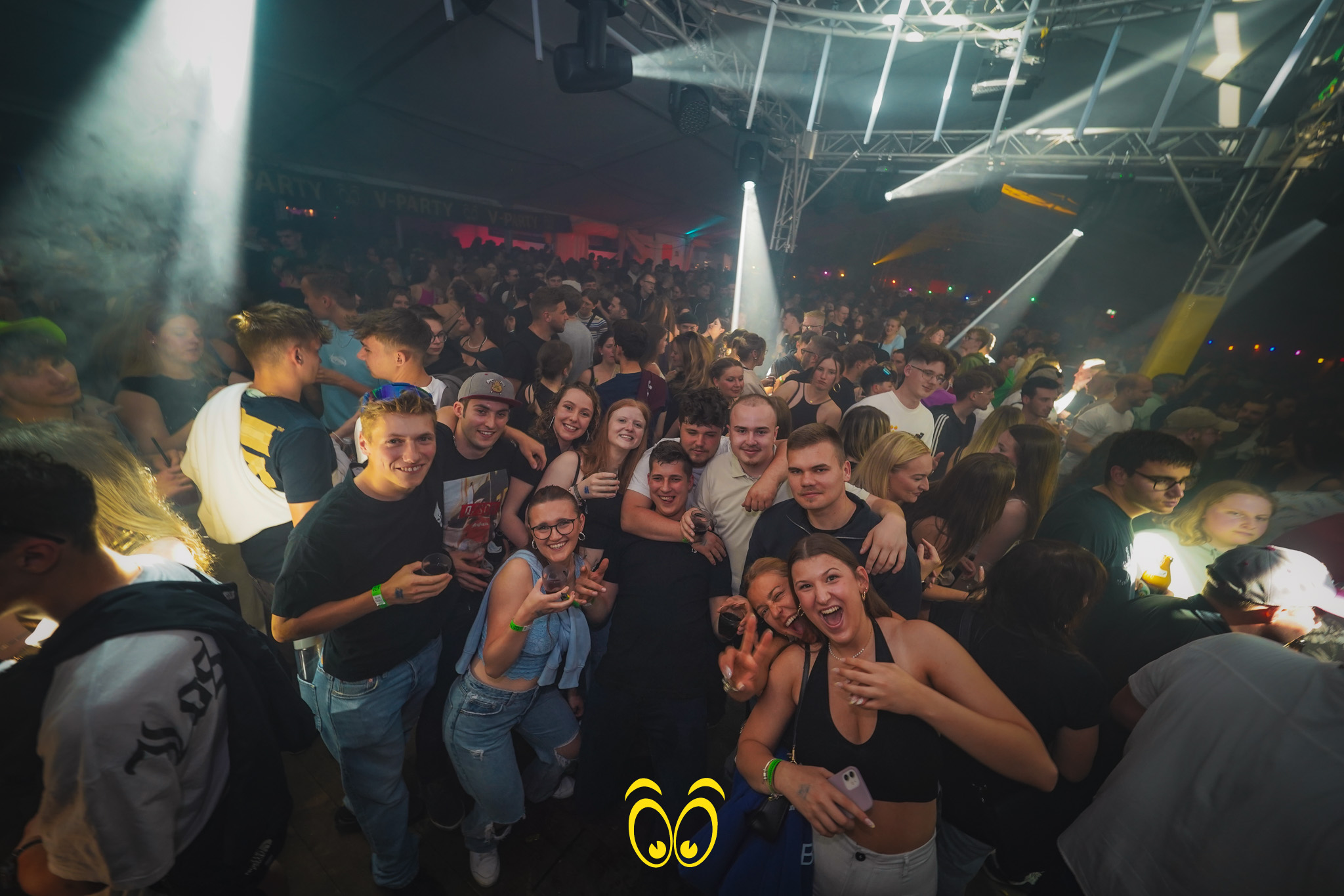 V-PARTY Galerie