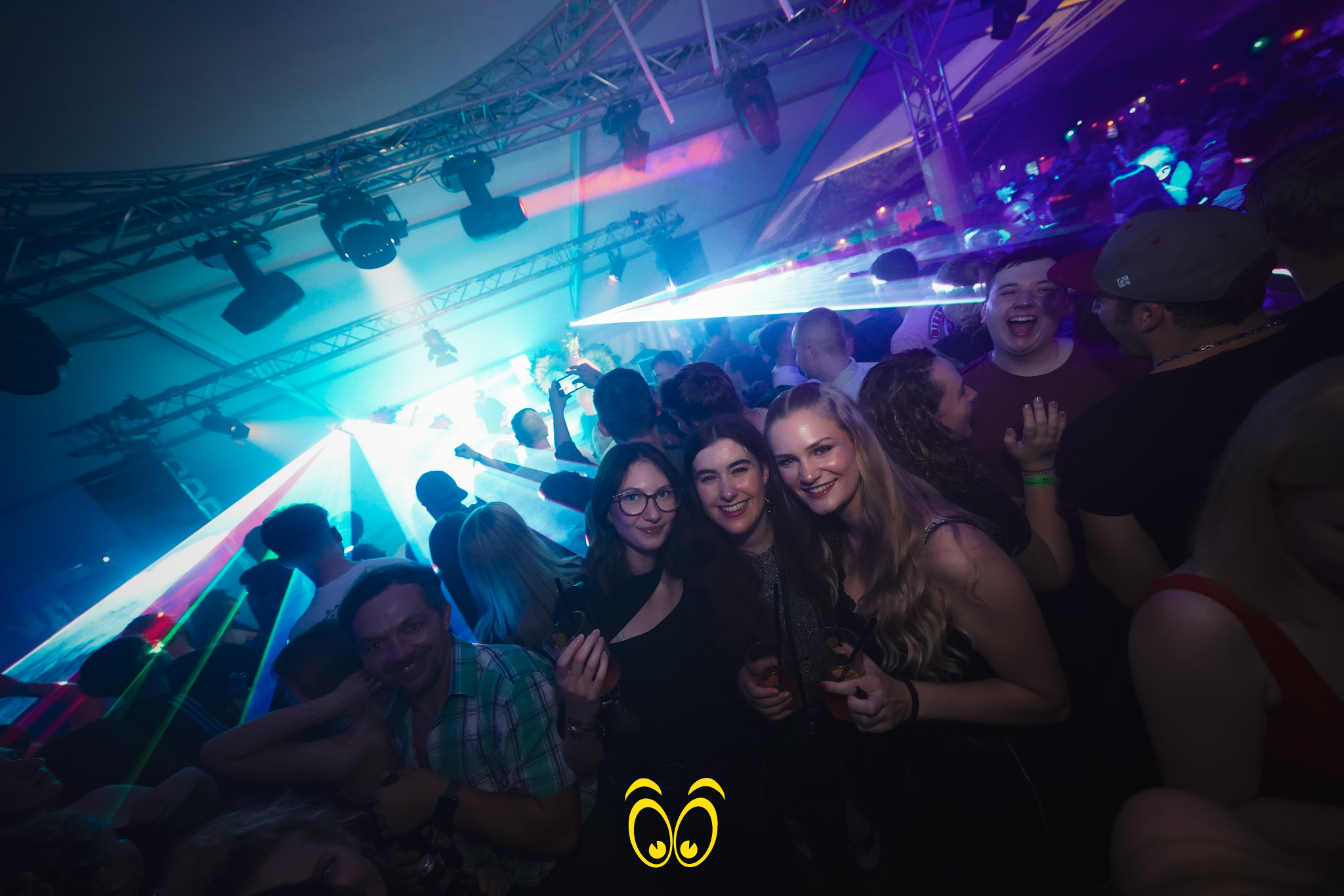 V-PARTY Galerie