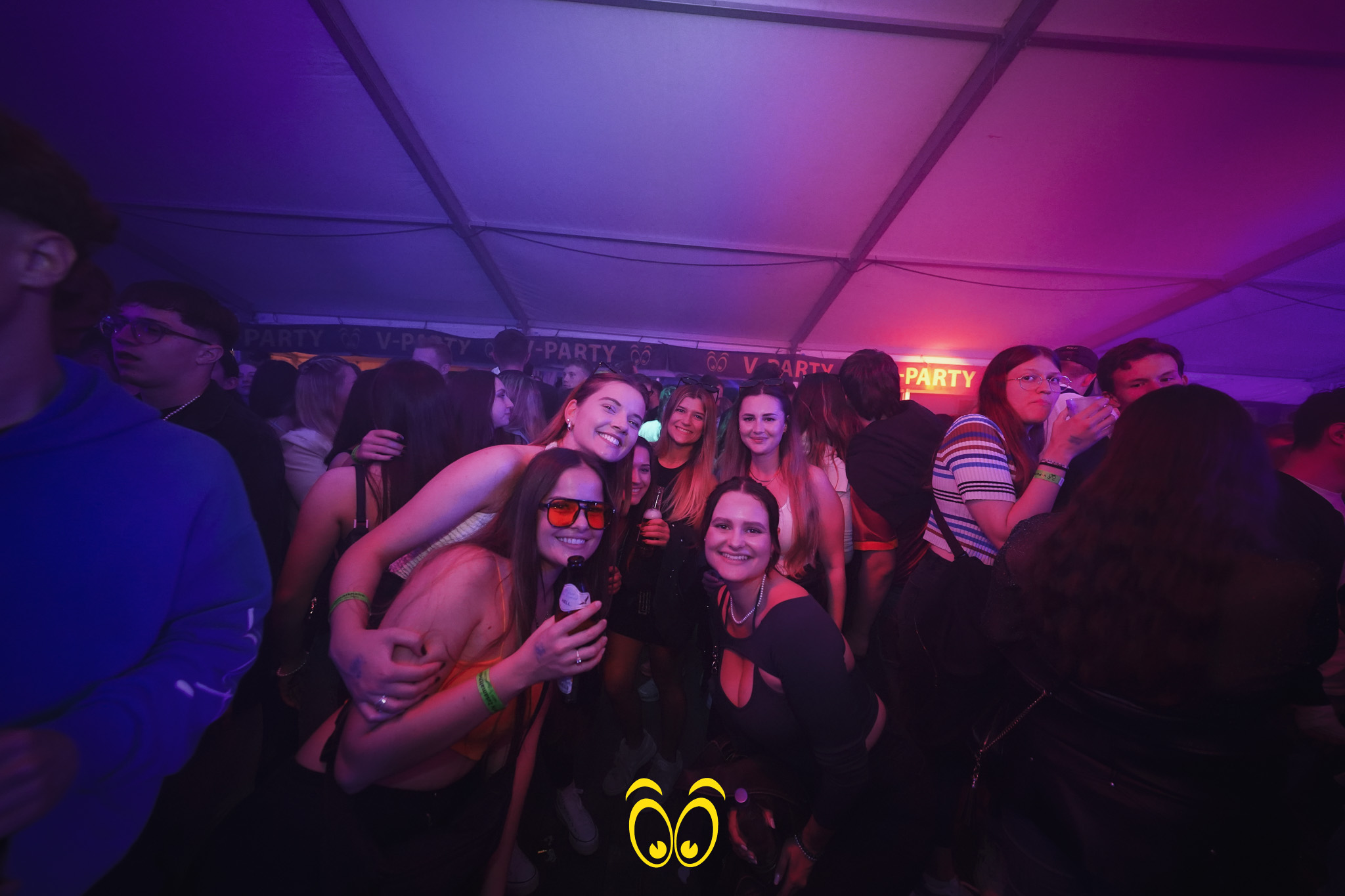 V-PARTY Galerie