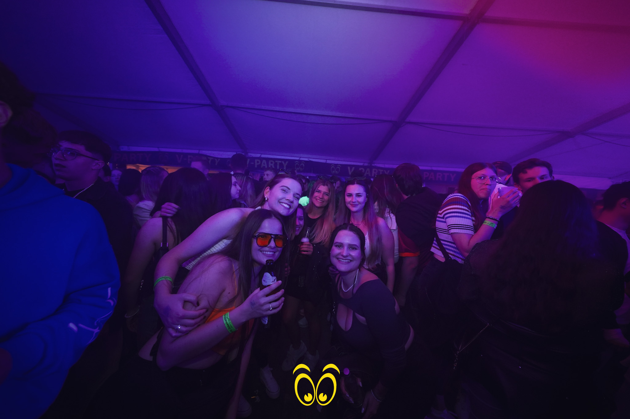 V-PARTY Galerie