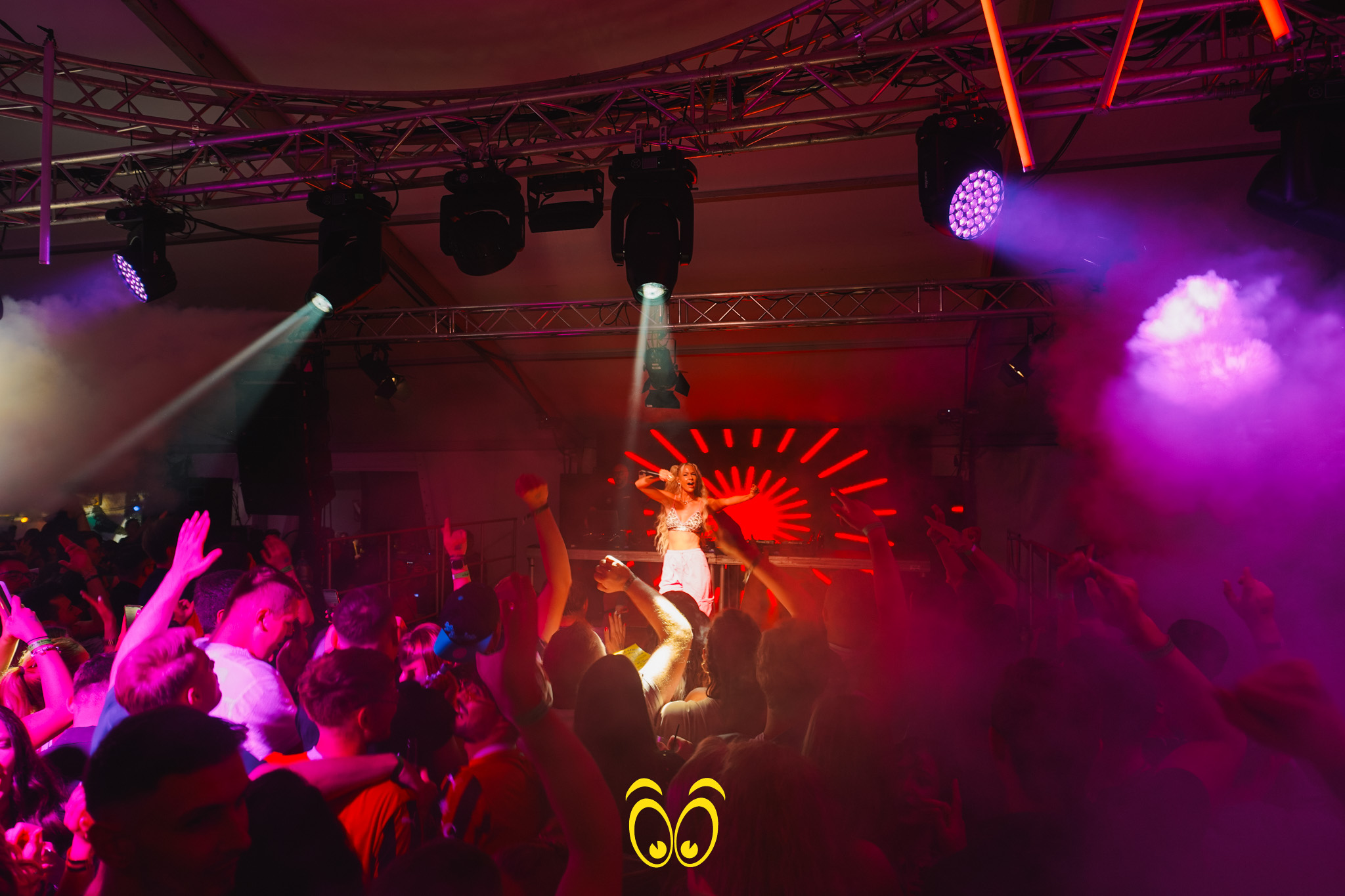 V-PARTY Galerie