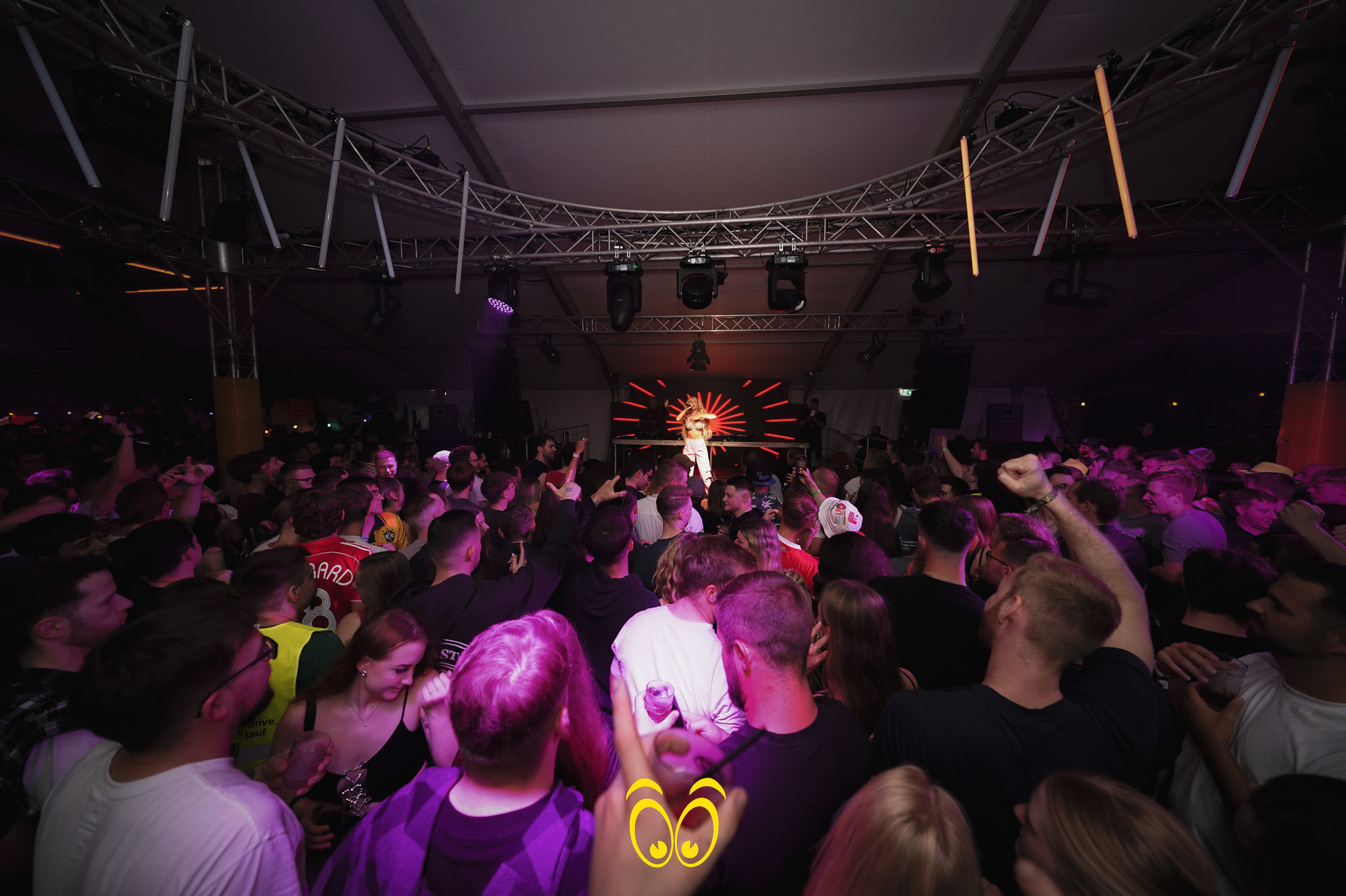 V-PARTY Galerie