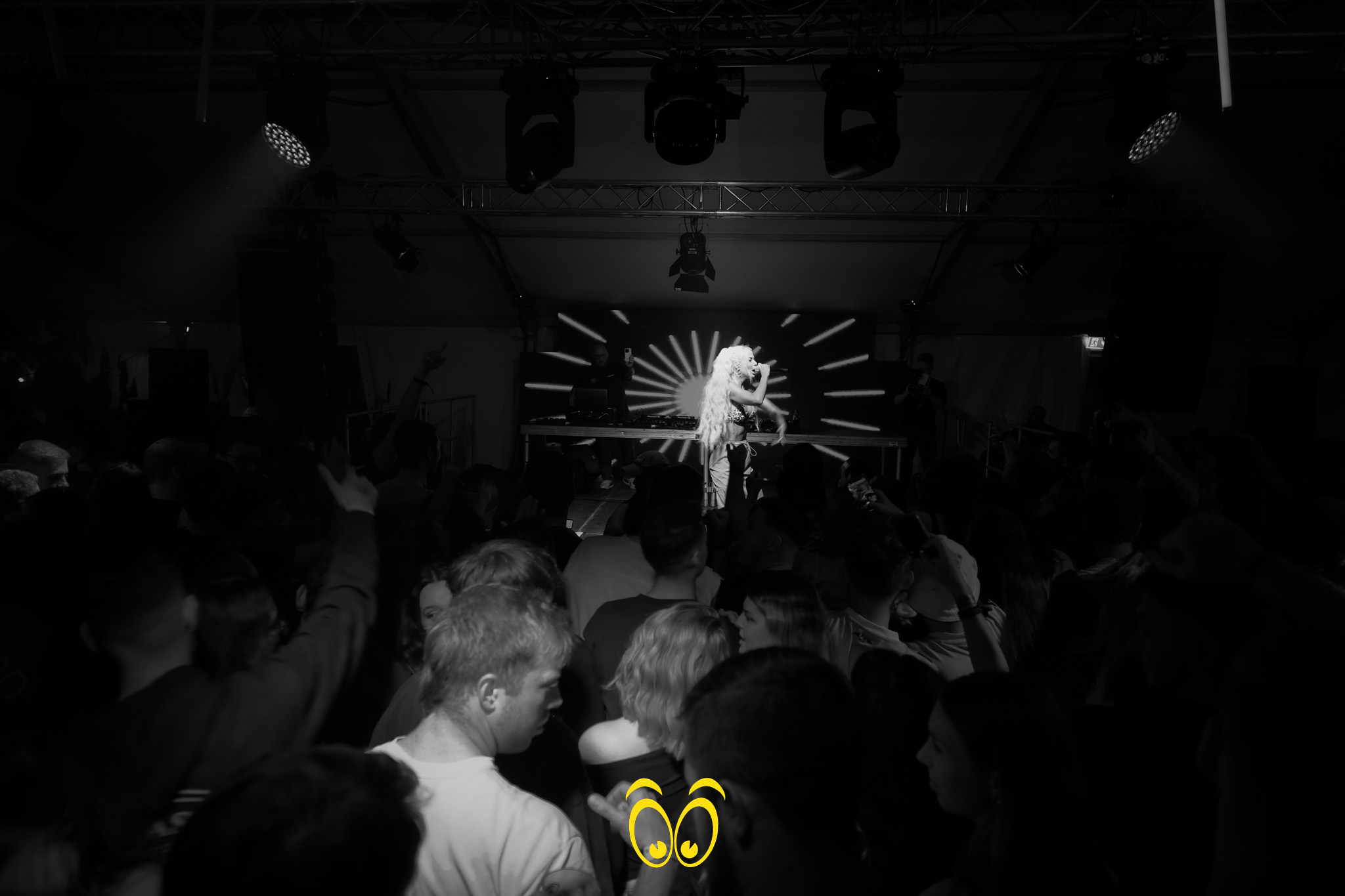 V-PARTY Galerie