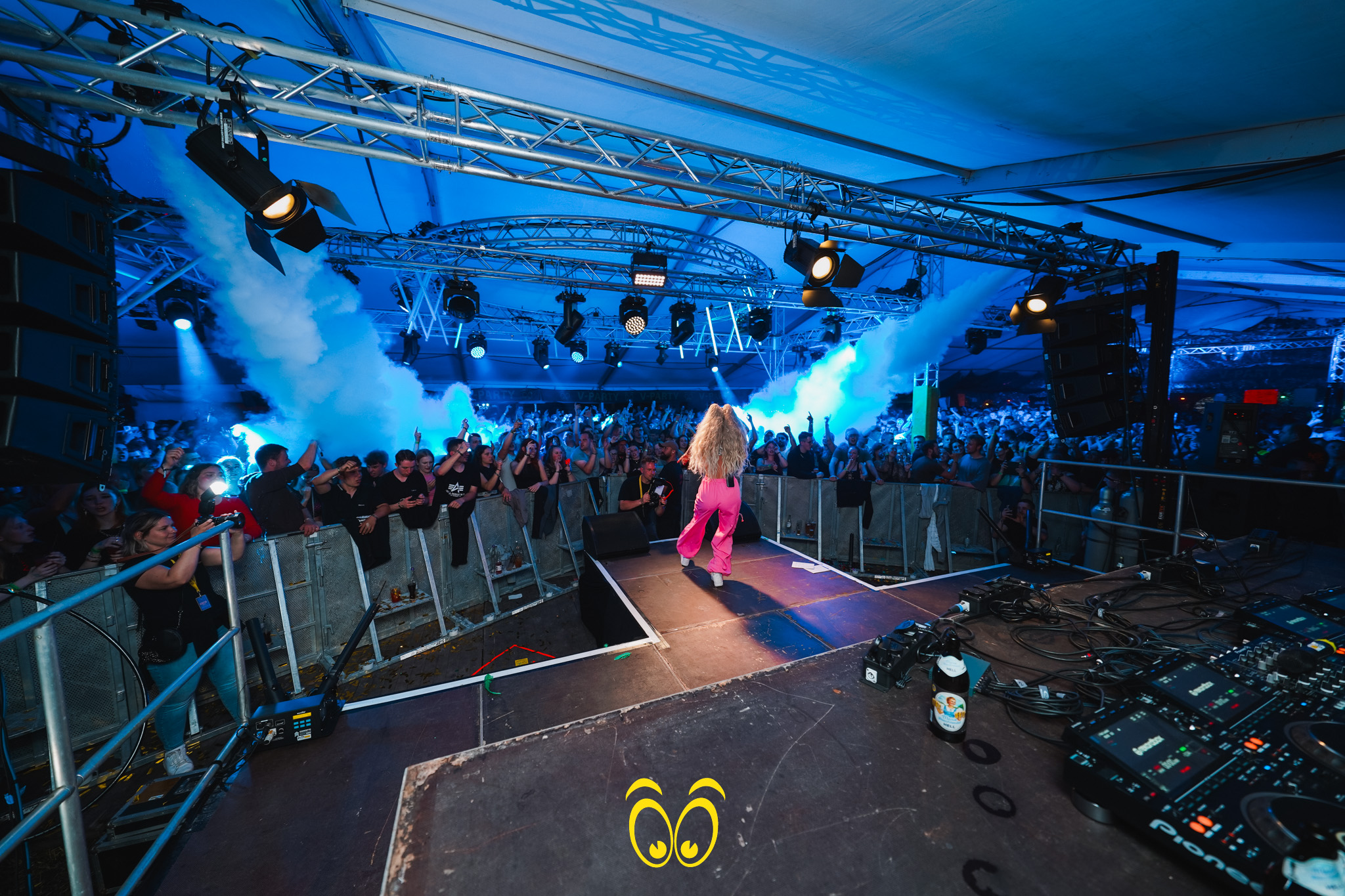 V-PARTY Galerie