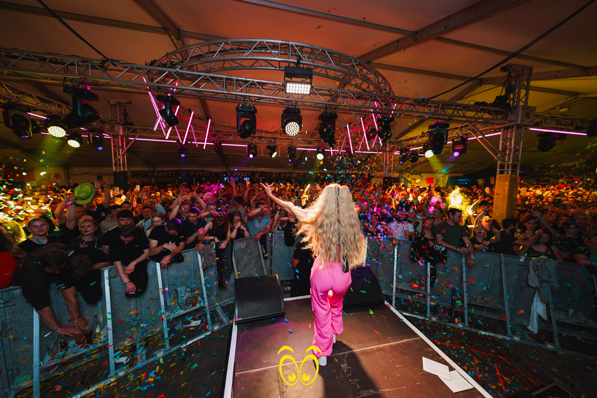 V-PARTY Galerie