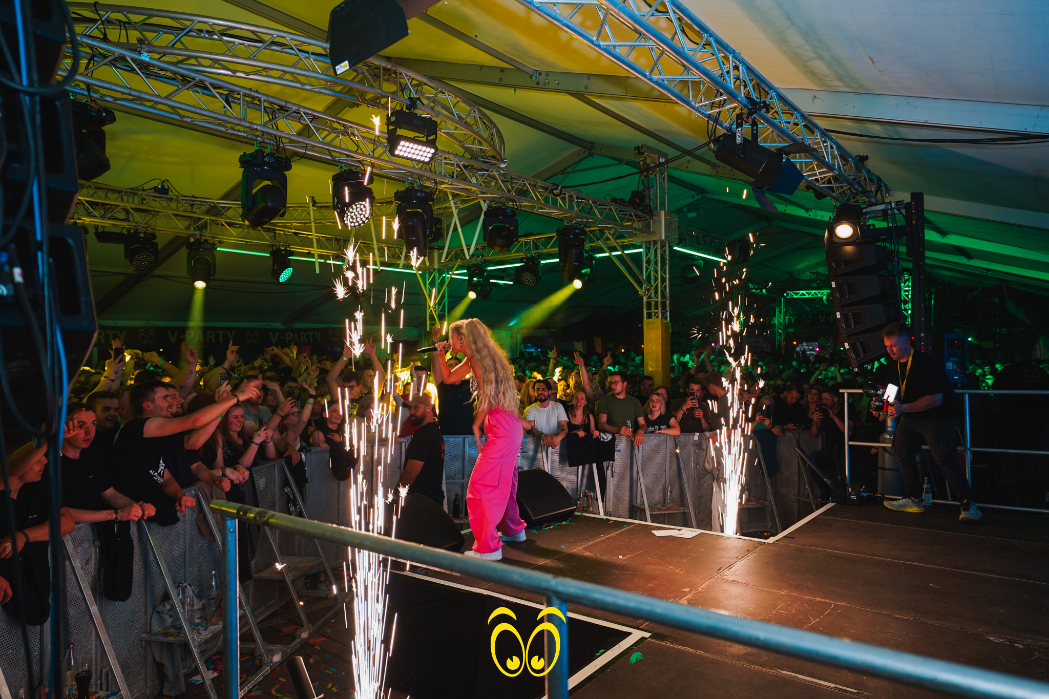 V-PARTY Galerie