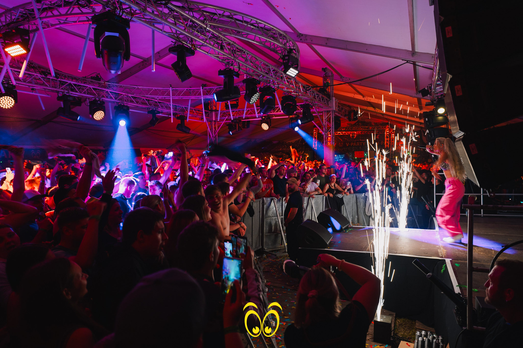 V-PARTY Galerie
