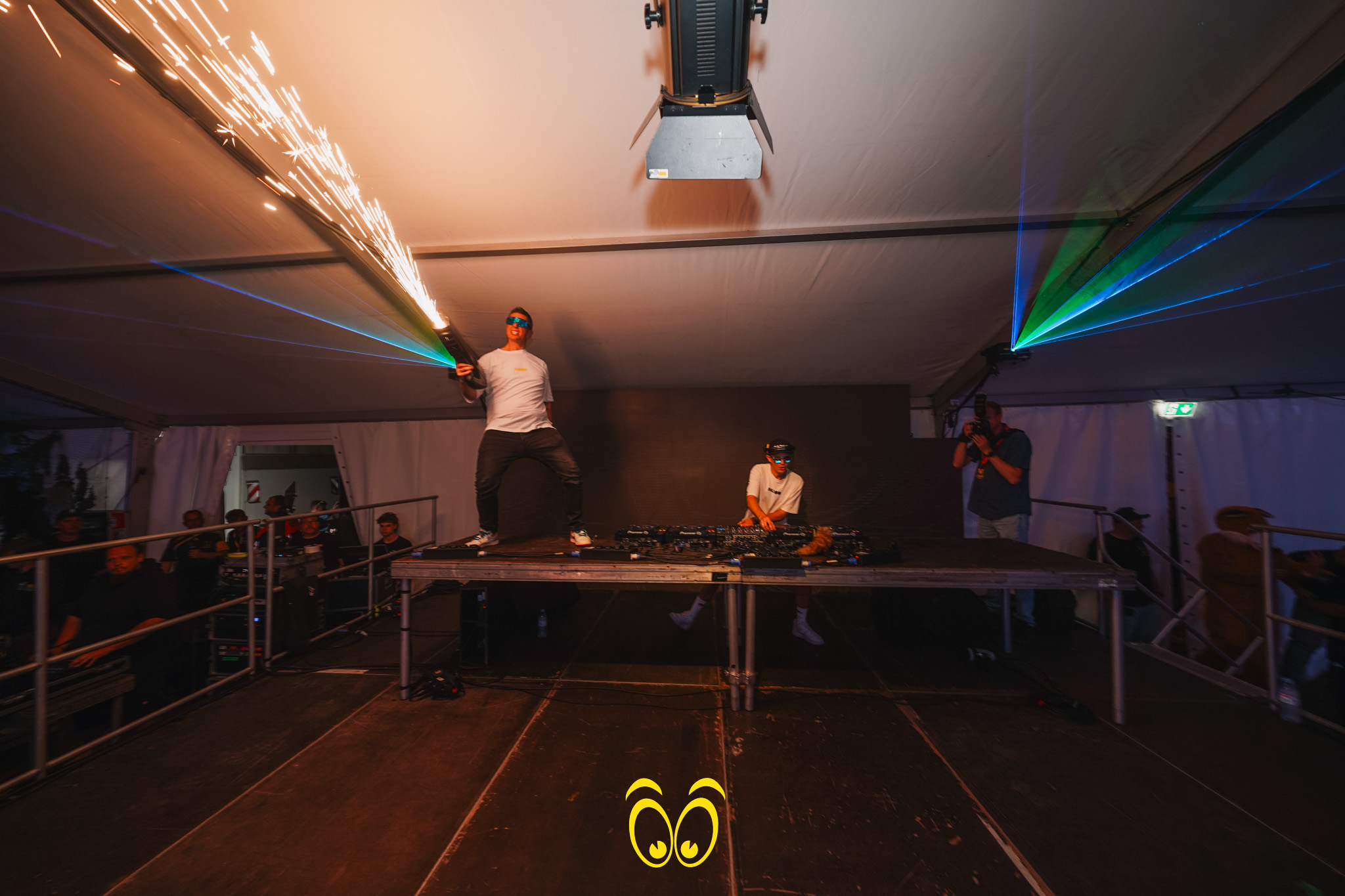 V-PARTY Galerie
