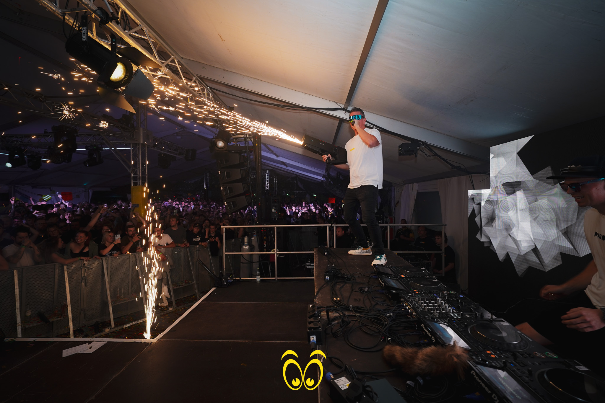 V-PARTY Galerie
