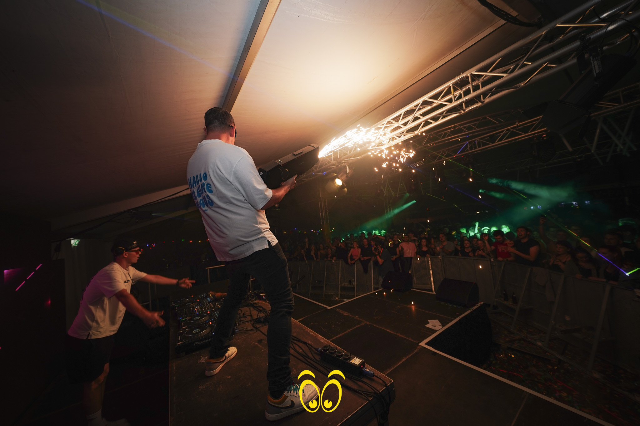 V-PARTY Galerie