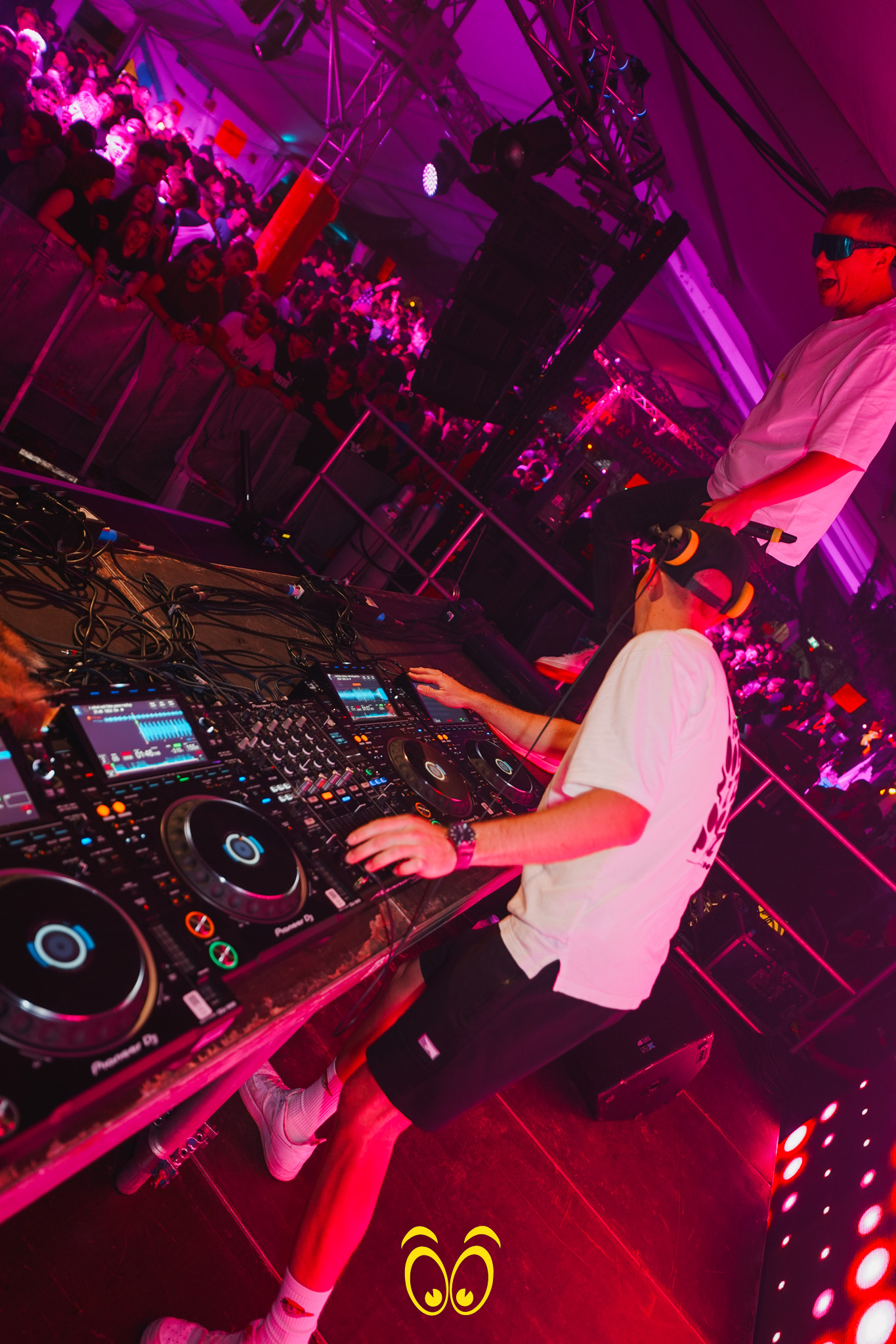 V-PARTY Galerie