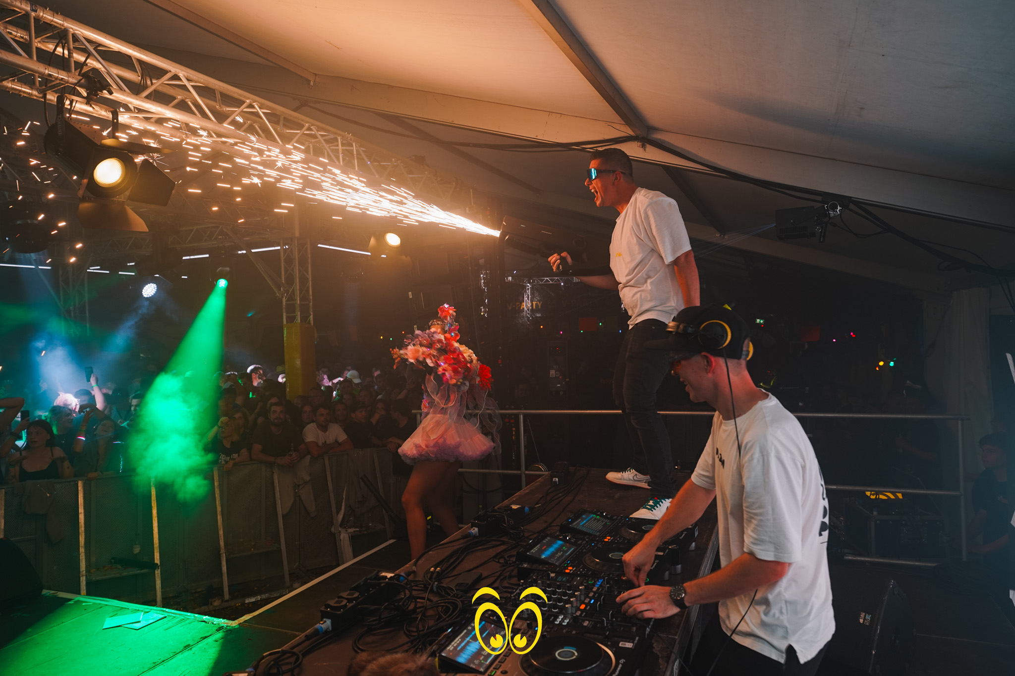 V-PARTY Galerie