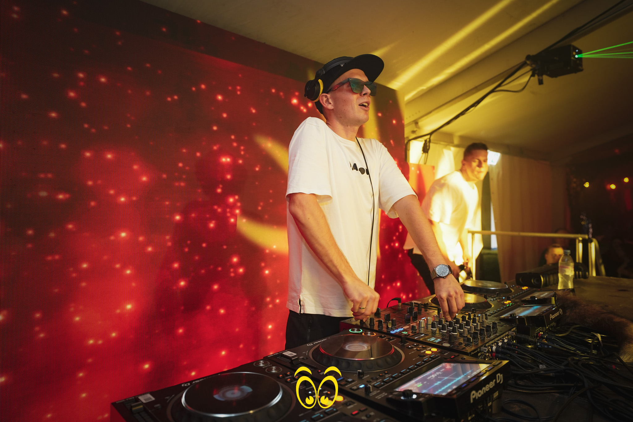 V-PARTY Galerie