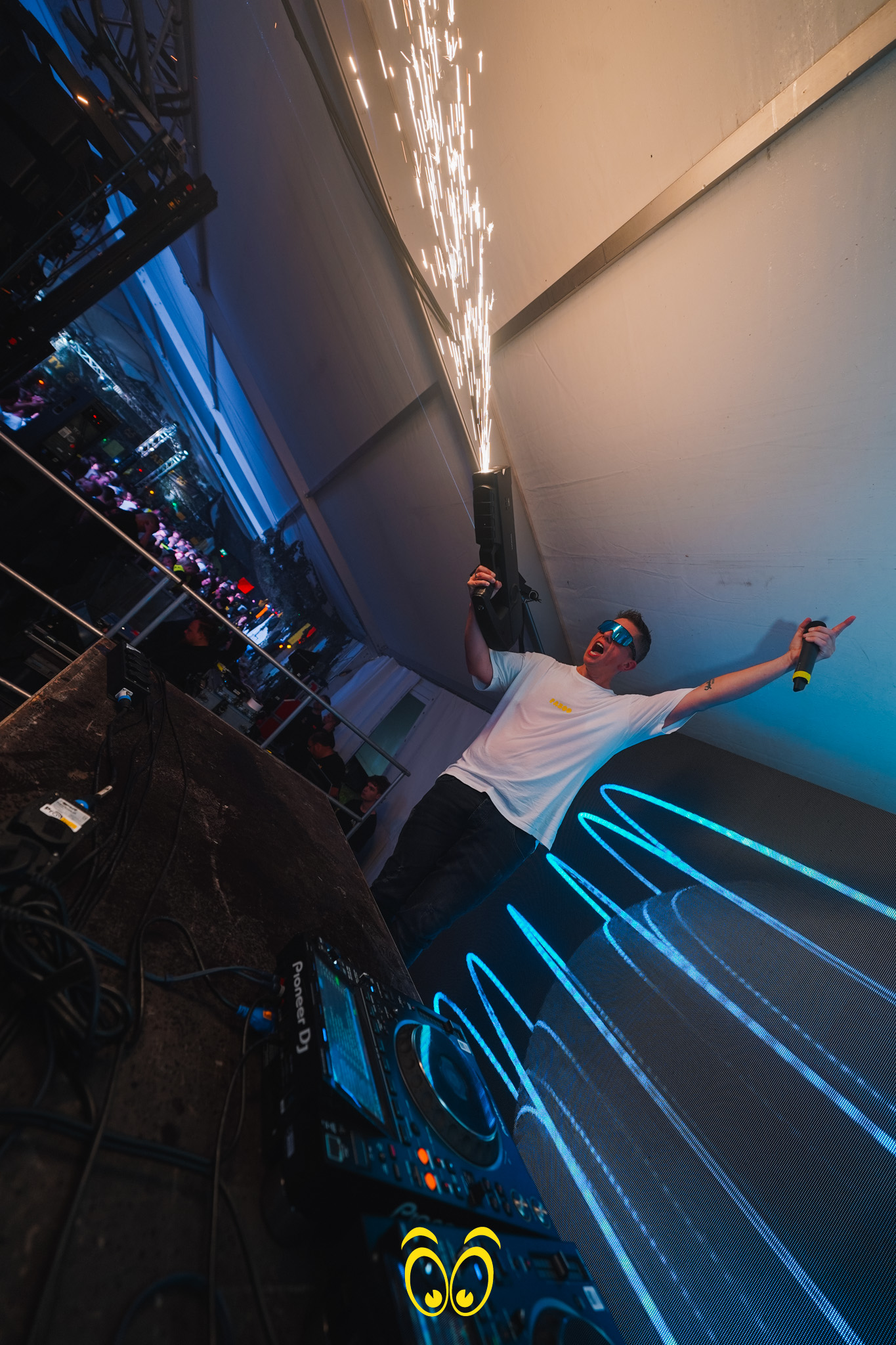 V-PARTY Galerie