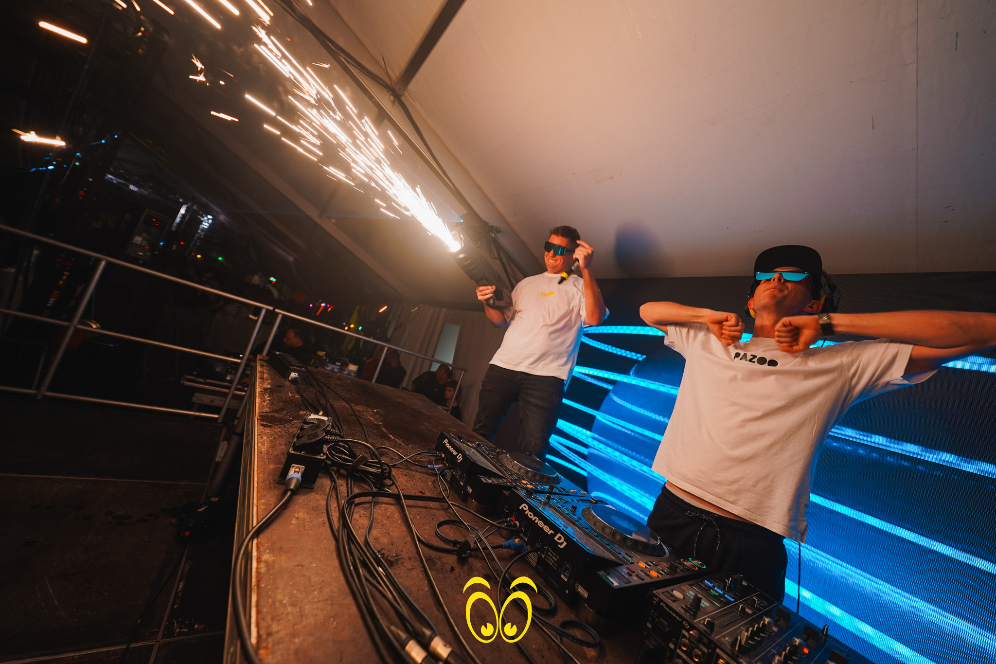 V-PARTY Galerie