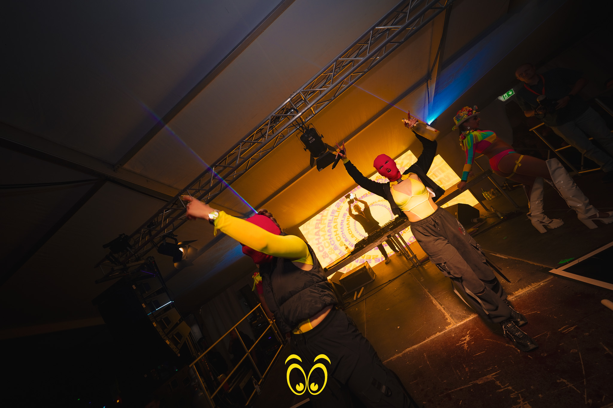 V-PARTY Galerie