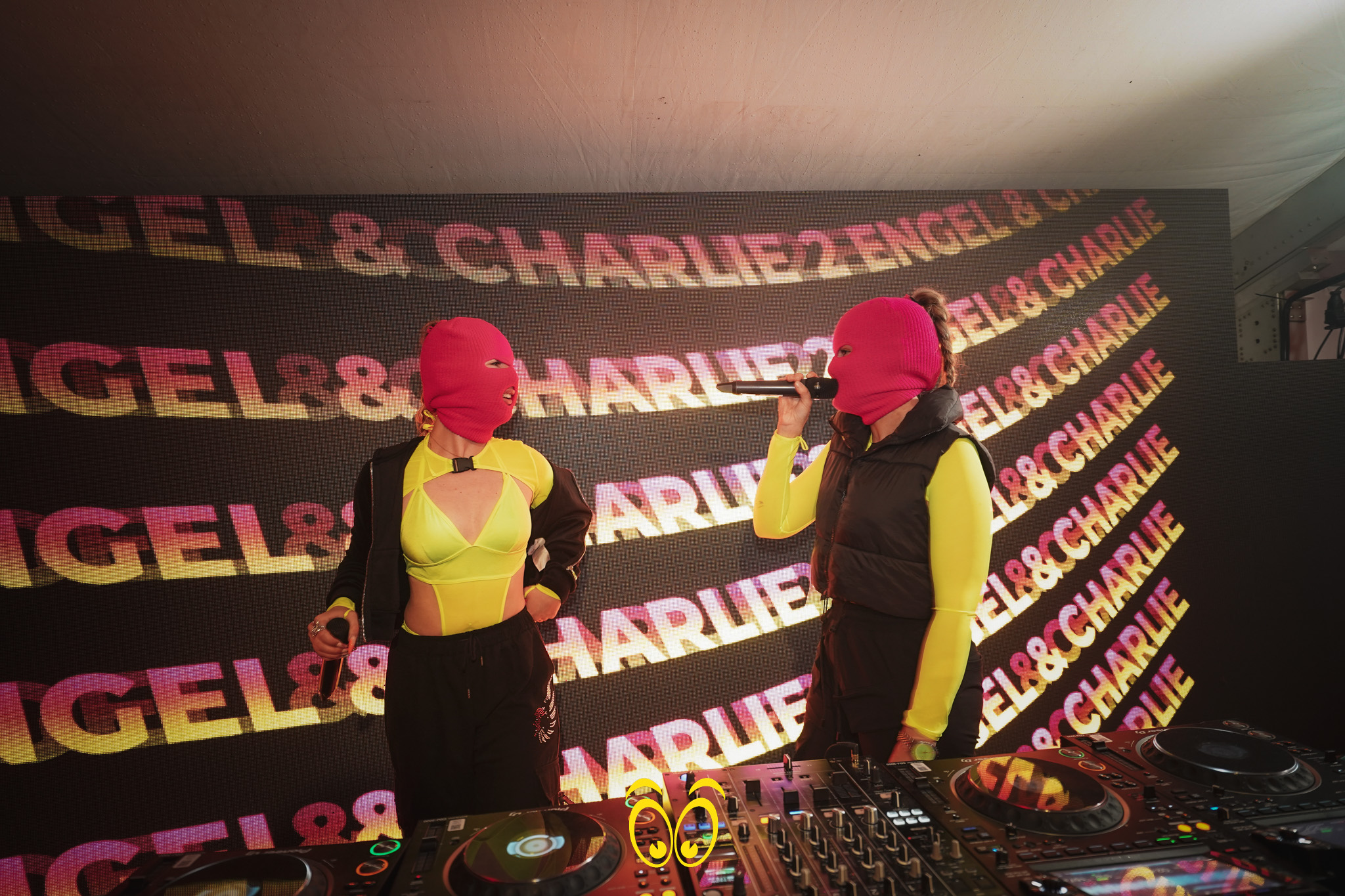 V-PARTY Galerie