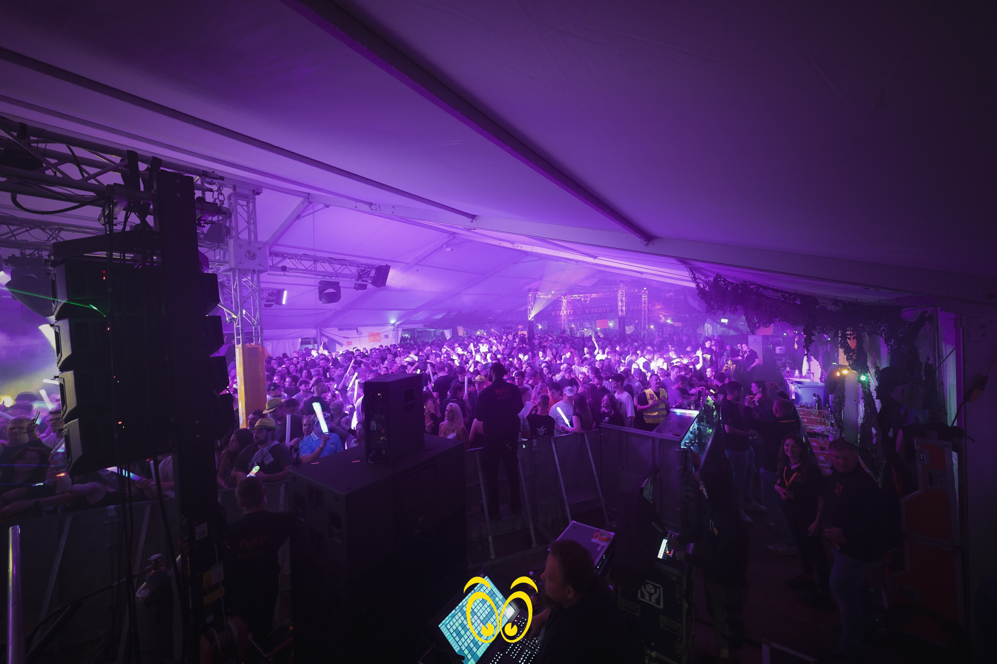 V-PARTY Galerie