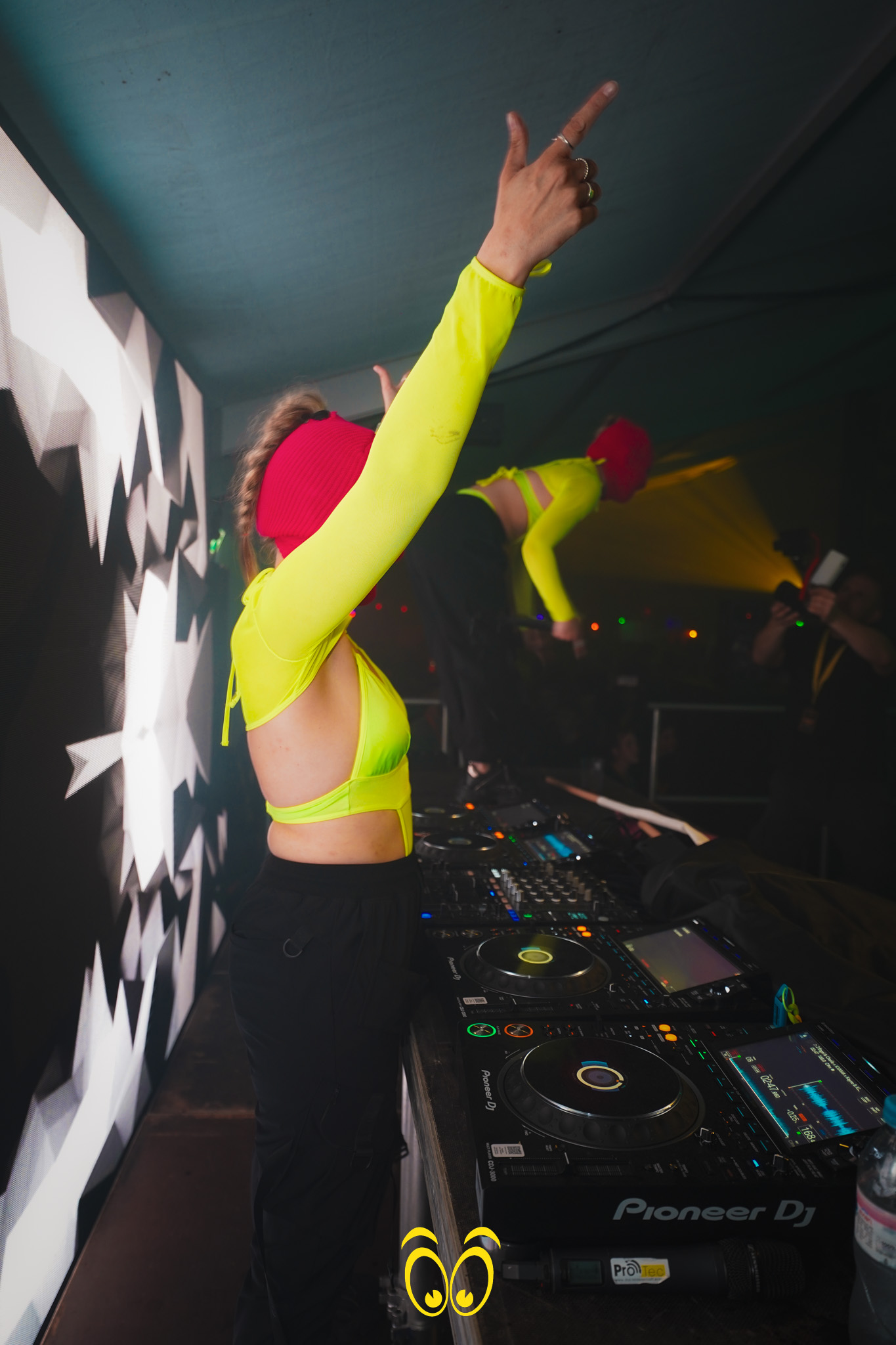 V-PARTY Galerie