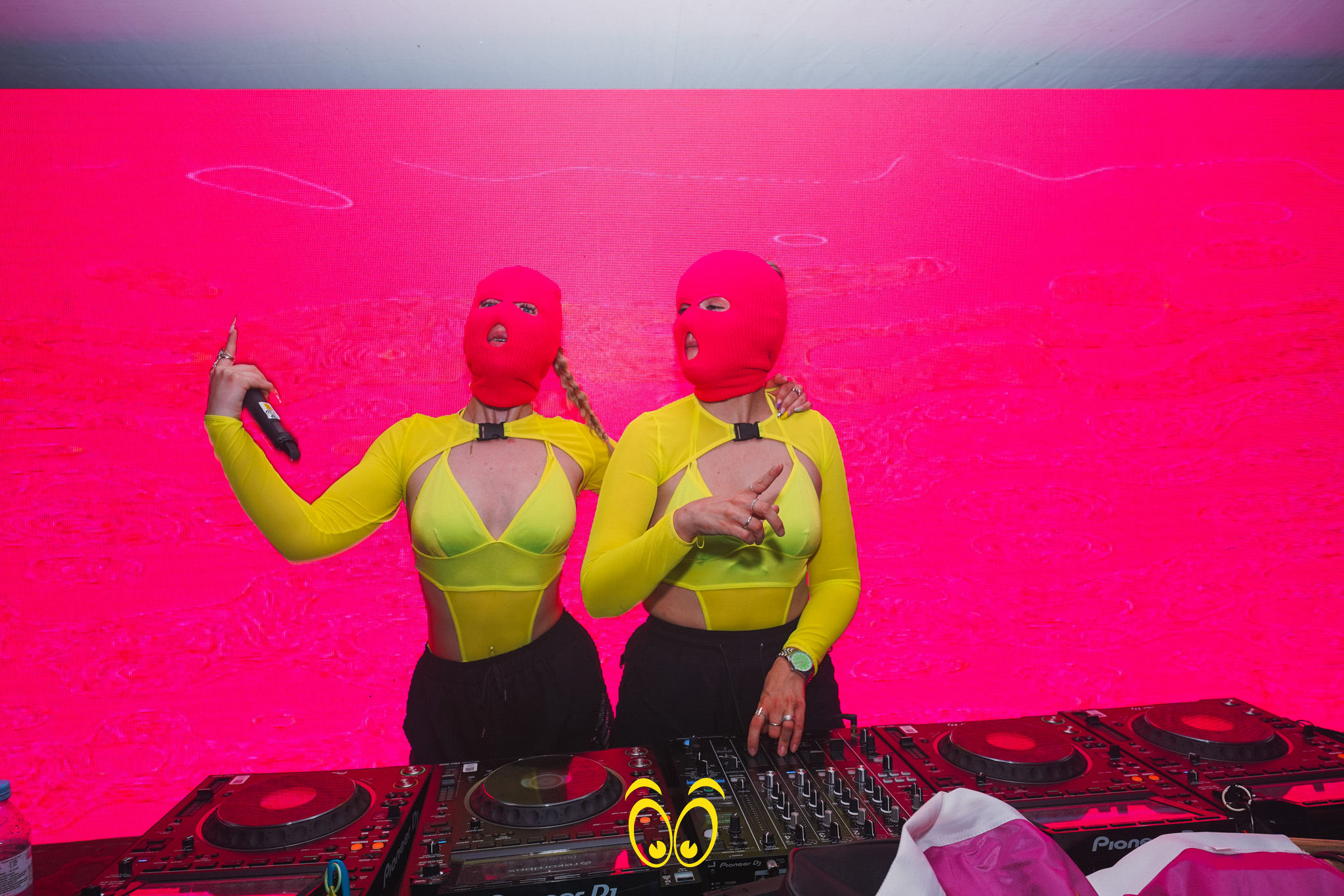 V-PARTY Galerie