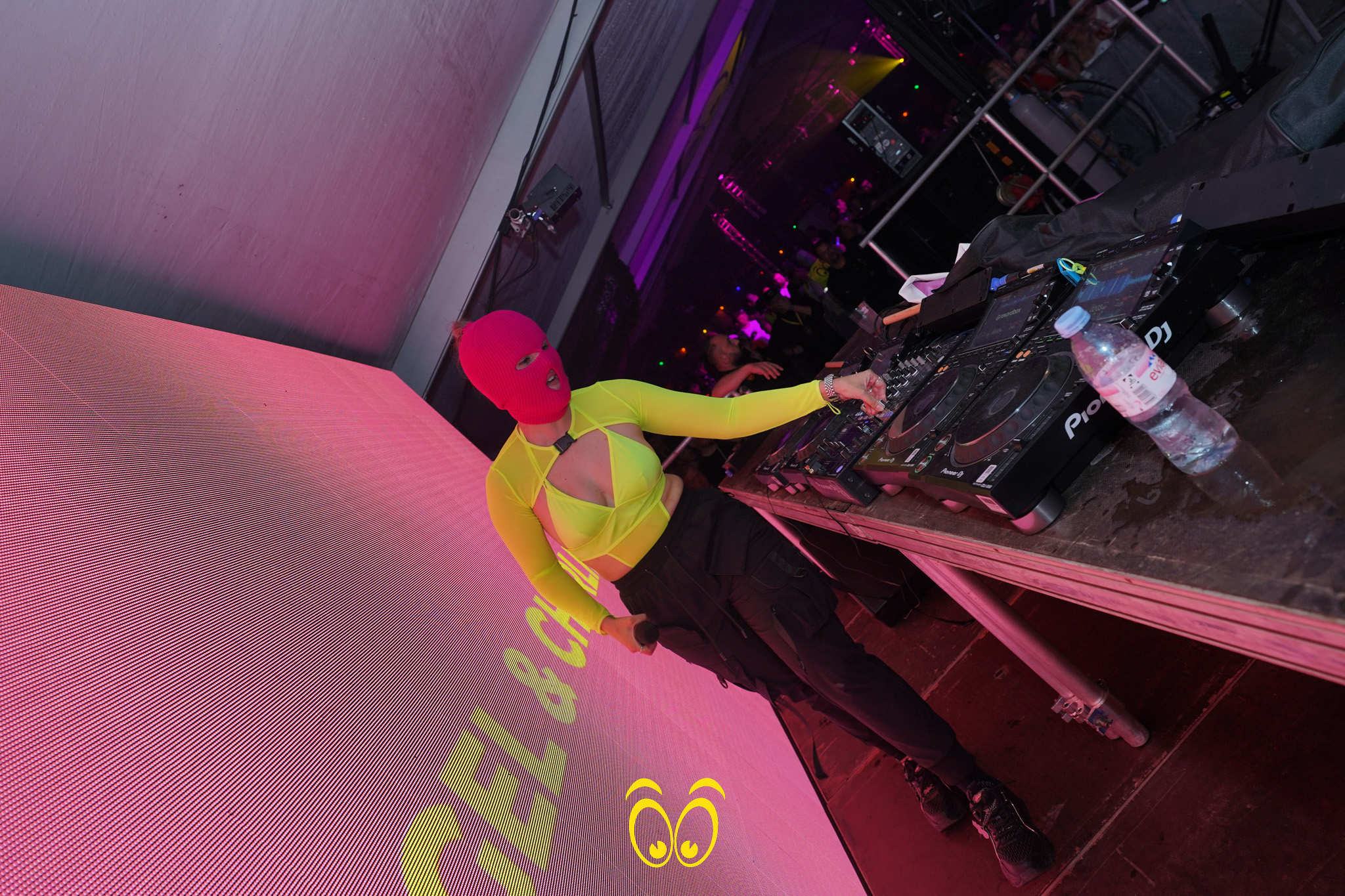 V-PARTY Galerie