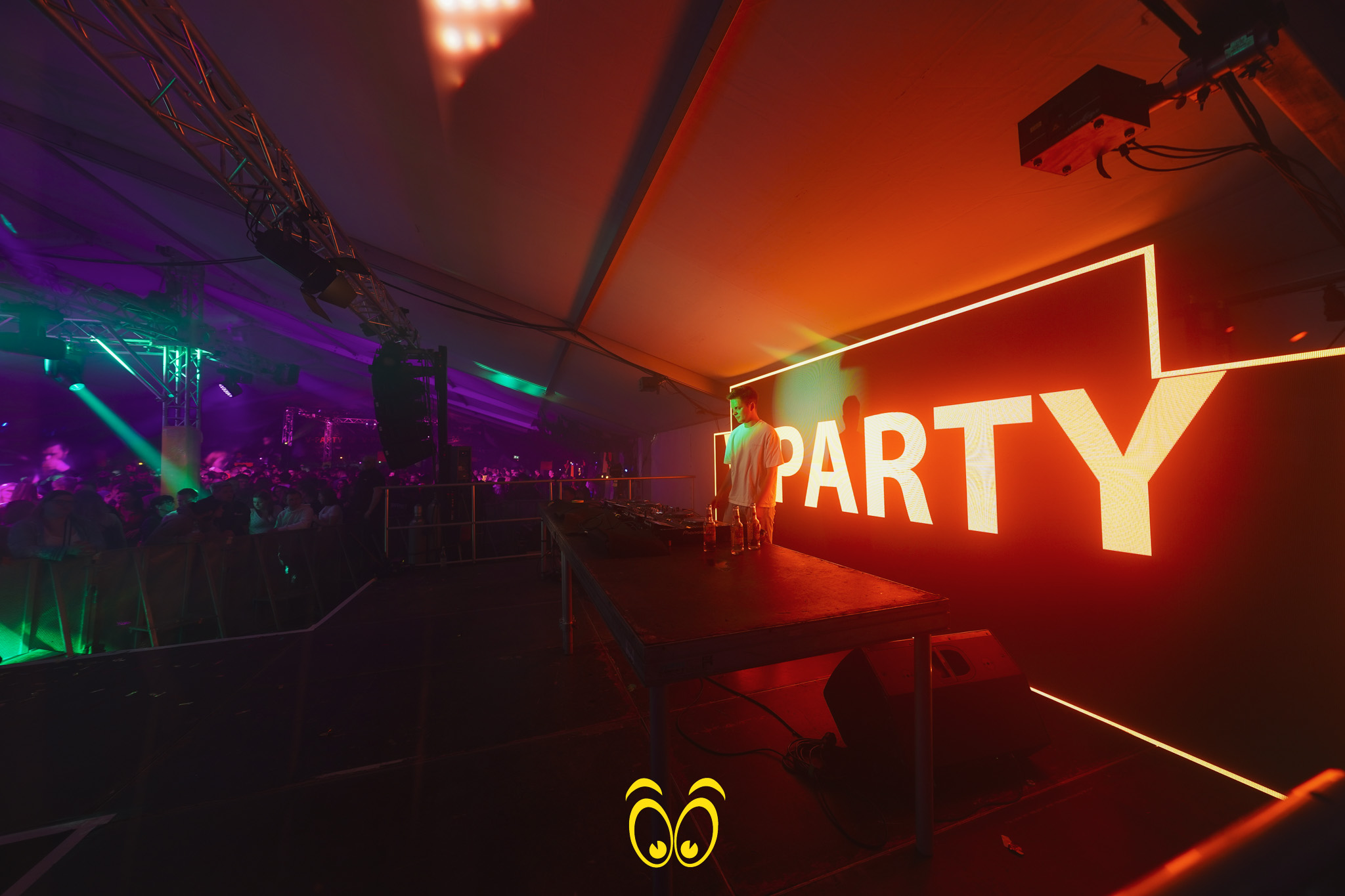 V-PARTY Galerie