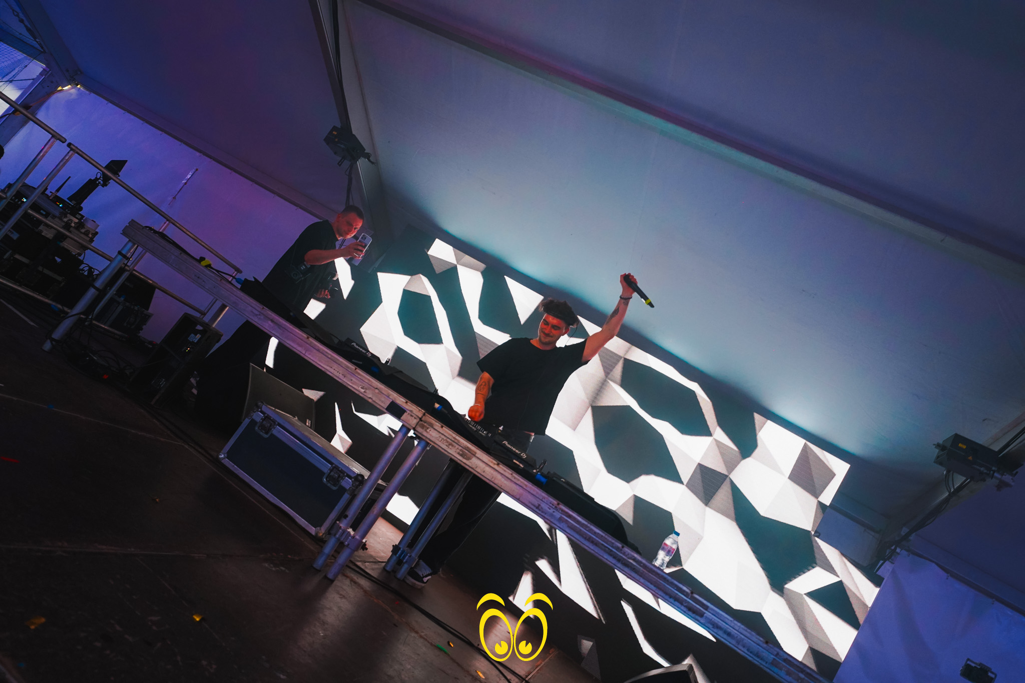 V-PARTY Galerie