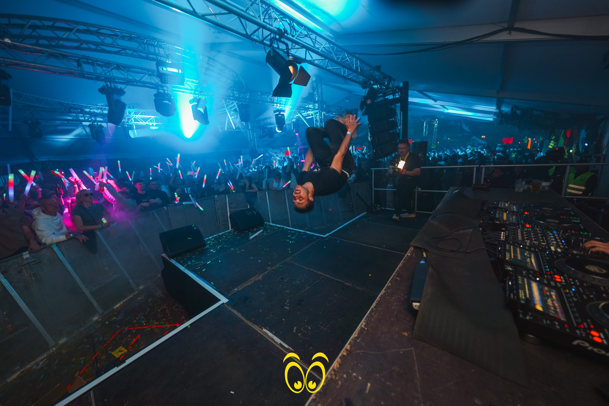 V-PARTY Galerie