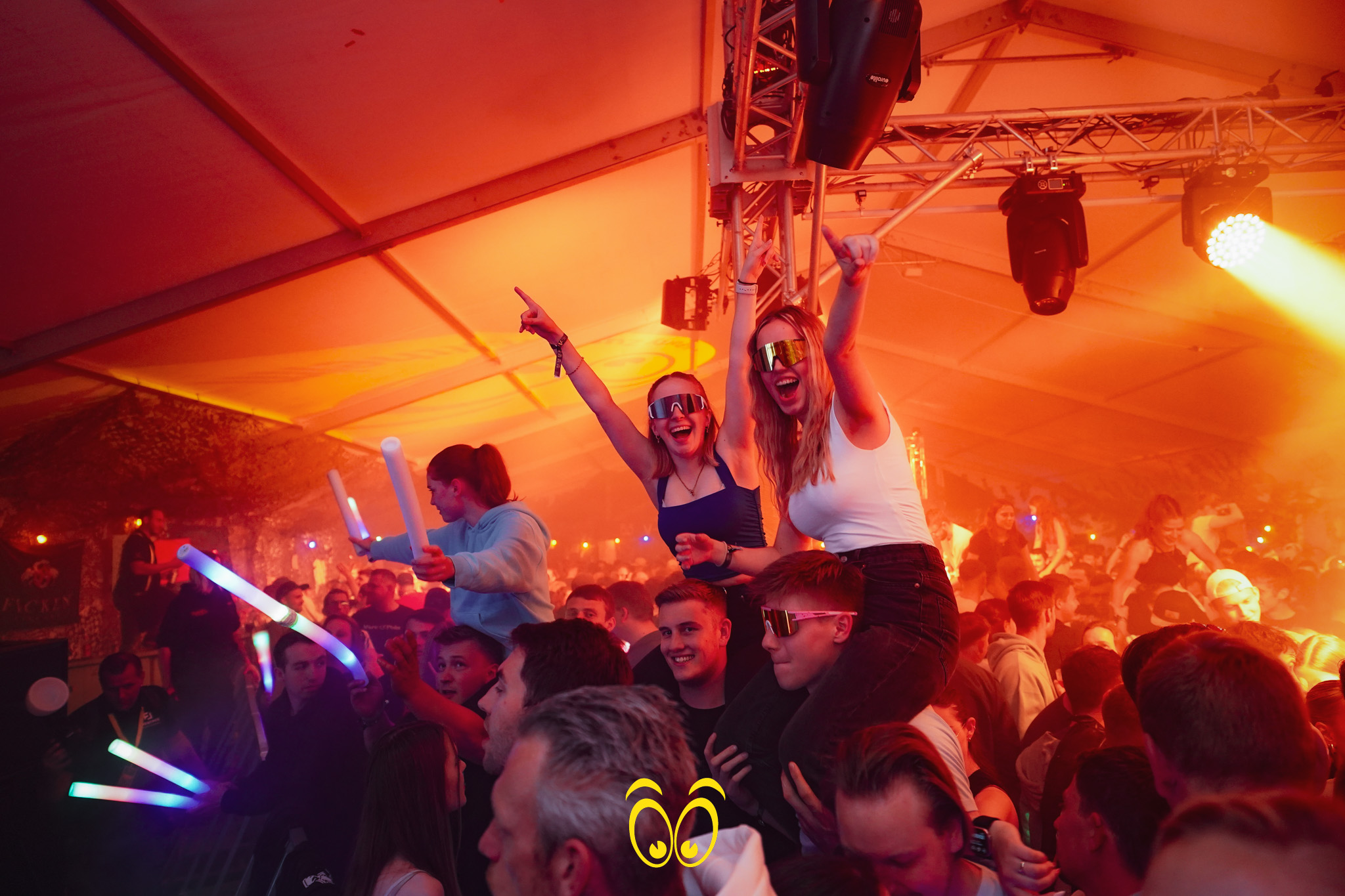 V-PARTY Galerie