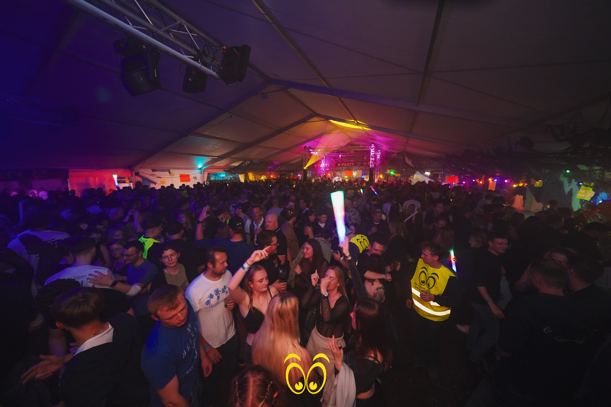 V-PARTY Galerie