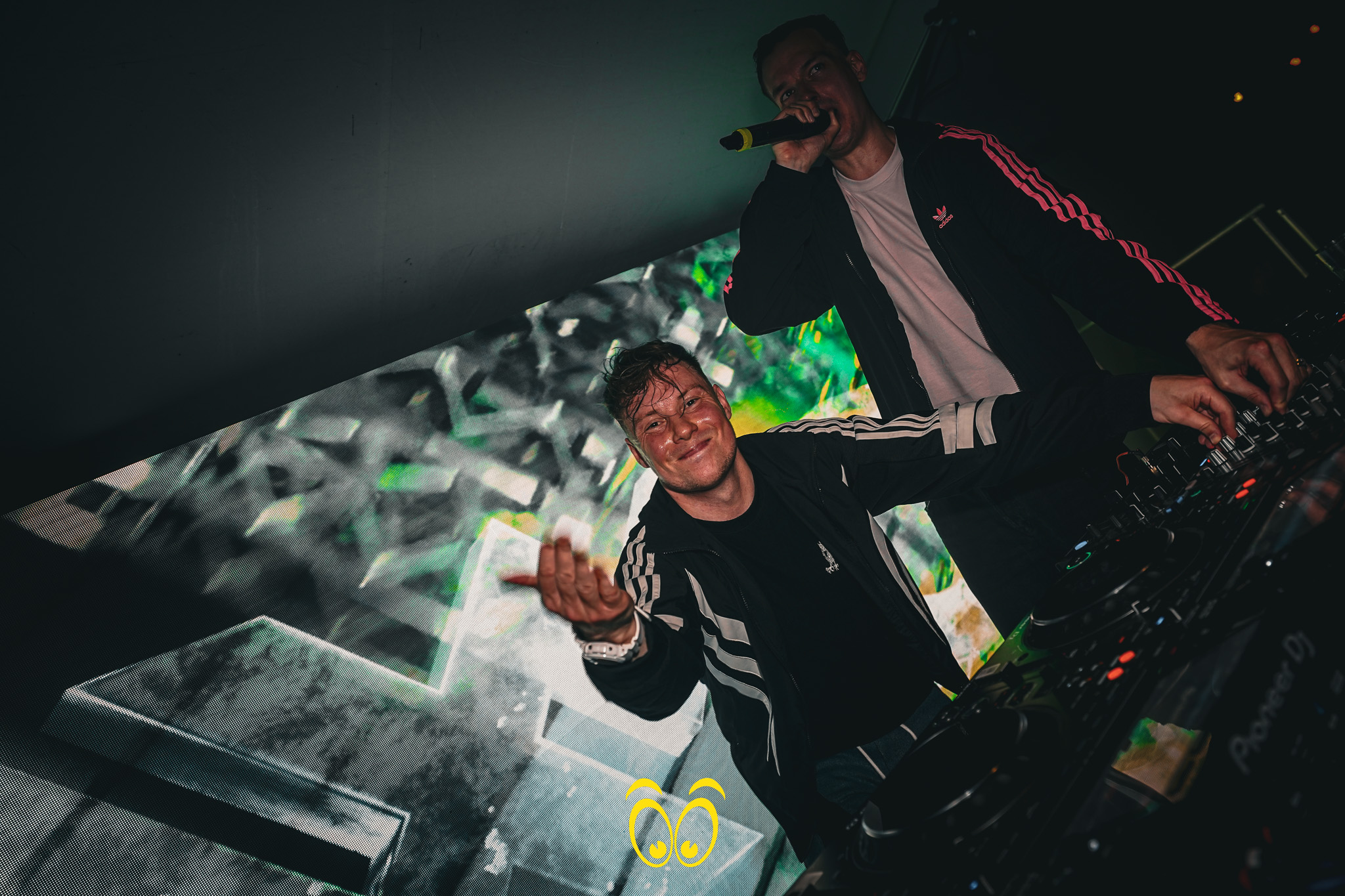 V-PARTY Galerie